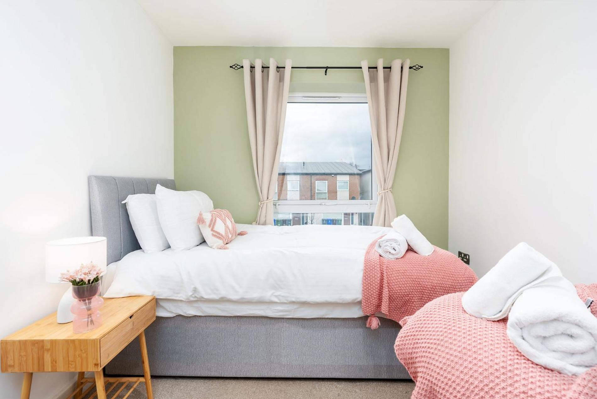 6 Guests - 3 Bedrooms - Free Wi-Fi - Manchester Eksteriør billede
