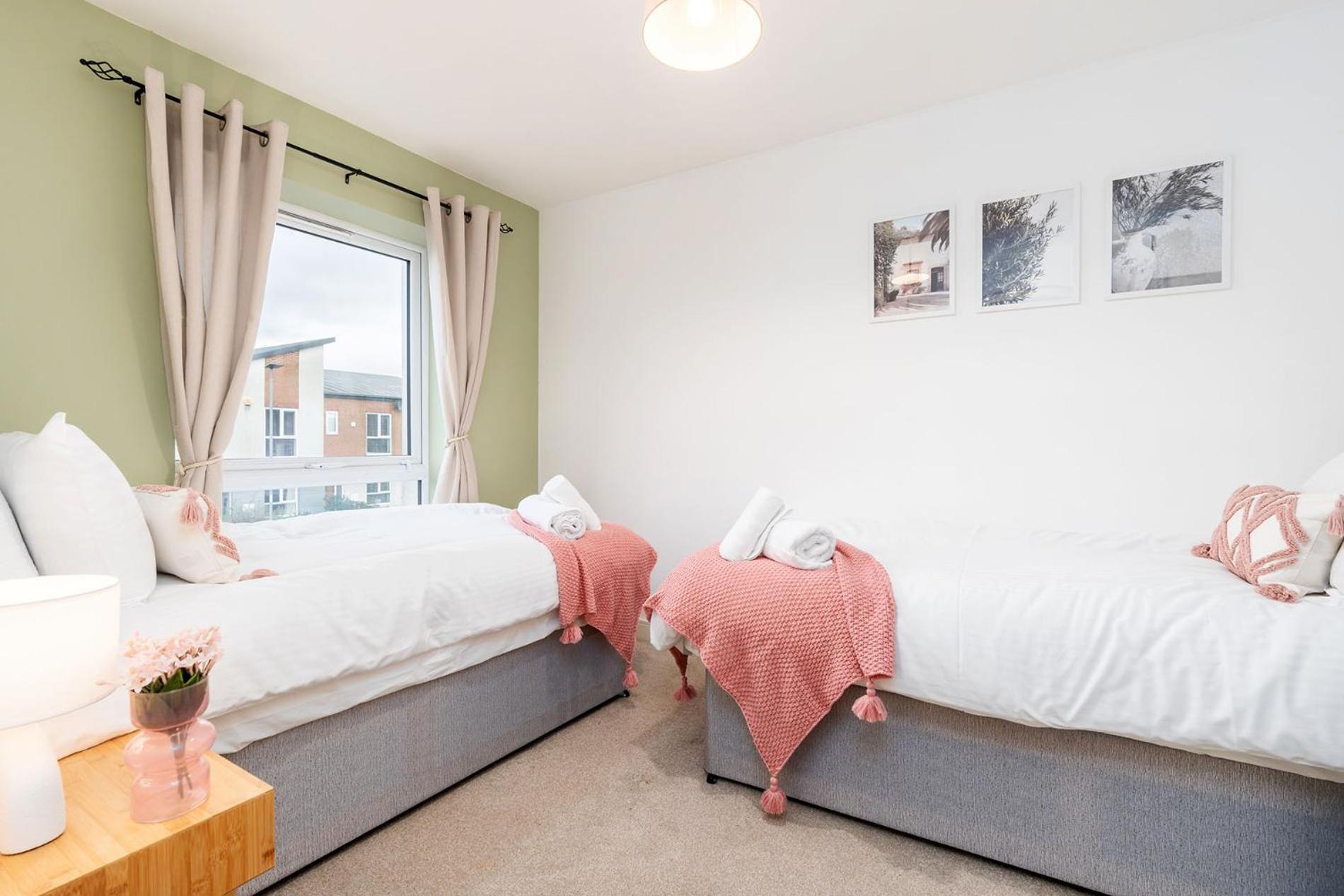 6 Guests - 3 Bedrooms - Free Wi-Fi - Manchester Eksteriør billede
